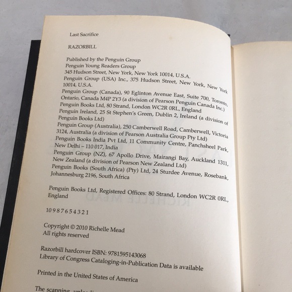 Last Sacrifice A Vampire Academy Novel hardback Richelle Mead copyright 2010 - Picture 3 of 4